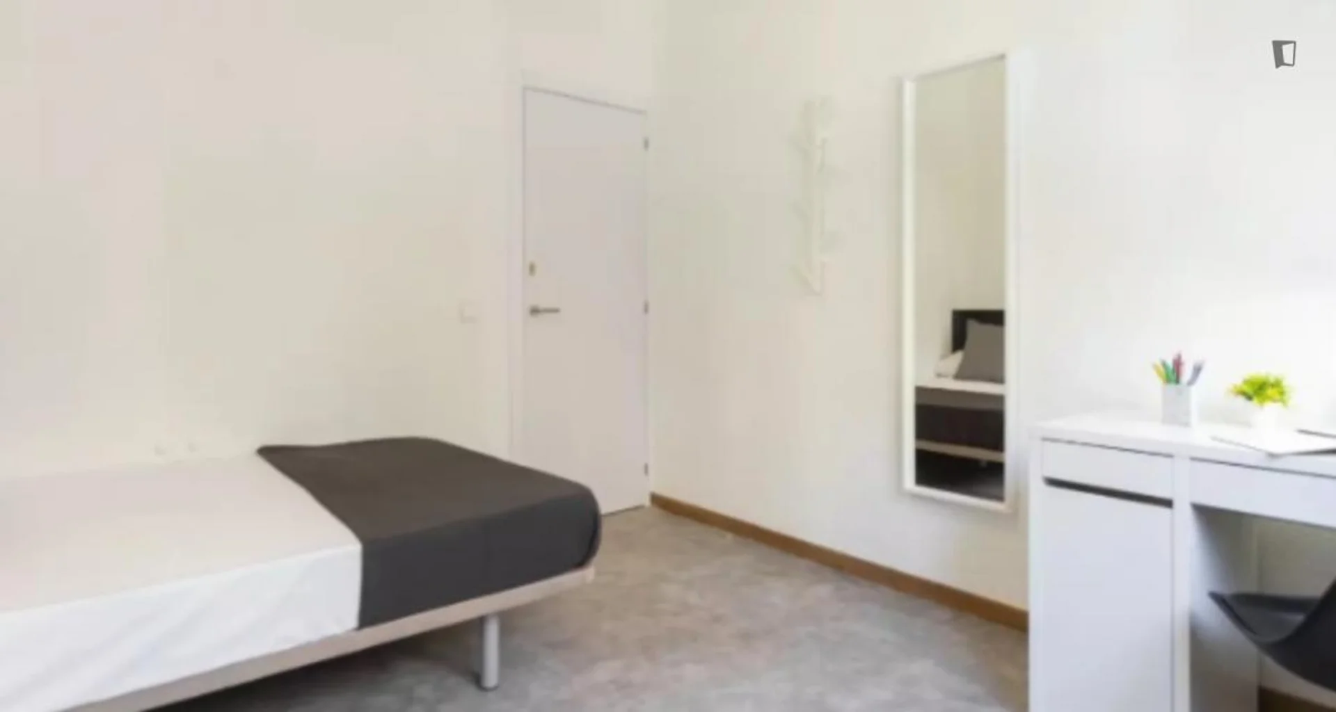 Habitación estudiantil económica con ubicación conveniente en 