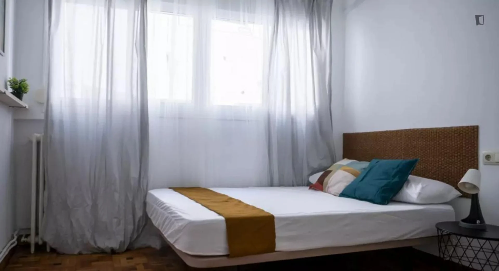 Habitación asequible para estudiantes con buena iluminación en 