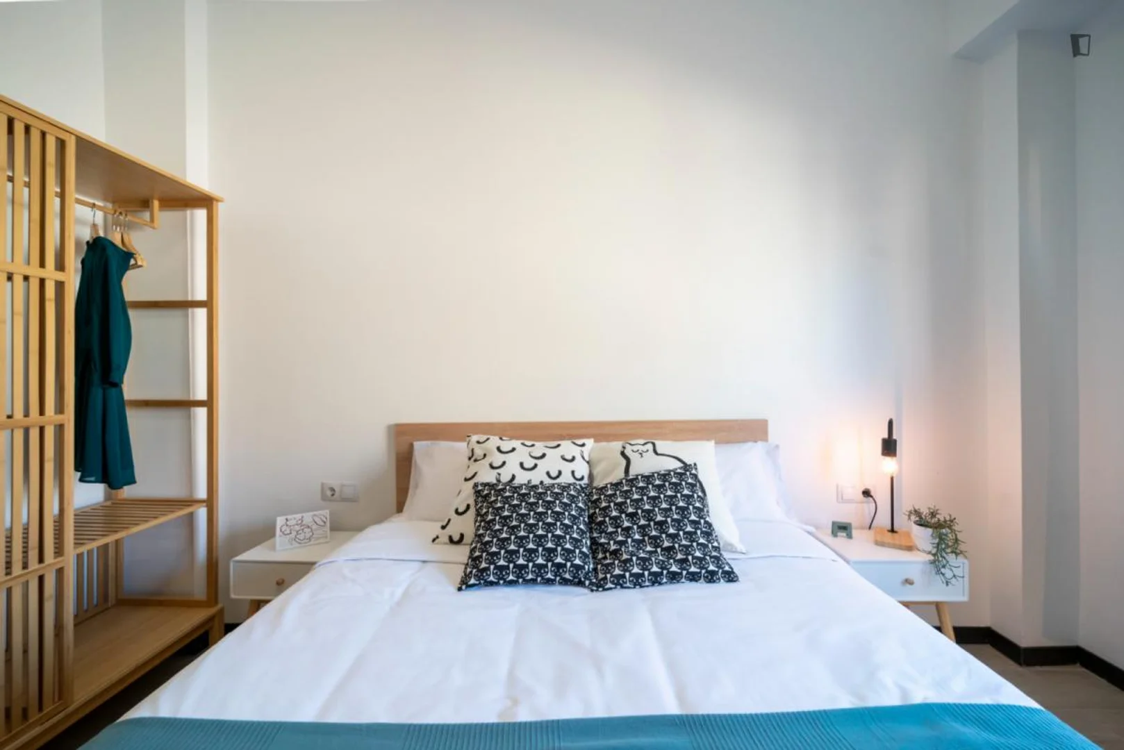 Student-friendly room in  with modern amenities