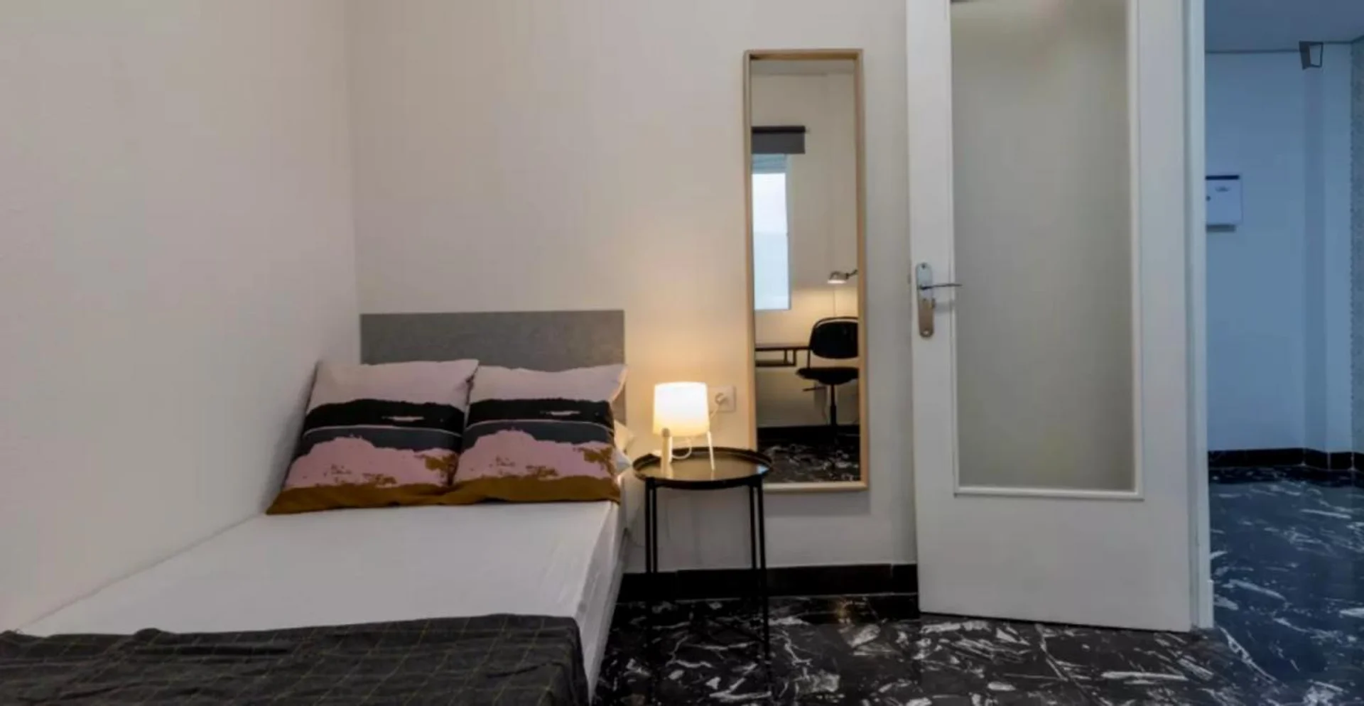 Student-friendly room in  with modern amenities