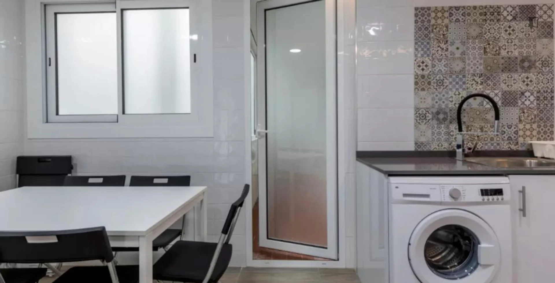Comfortable and spacious student room in 