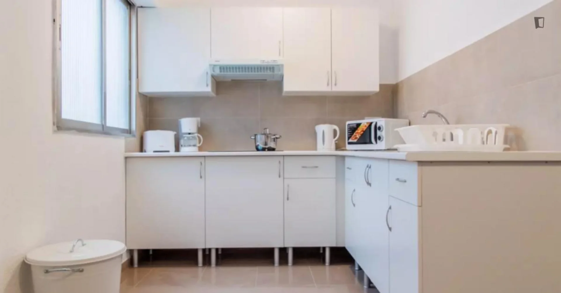 Student-friendly room in  with modern amenities