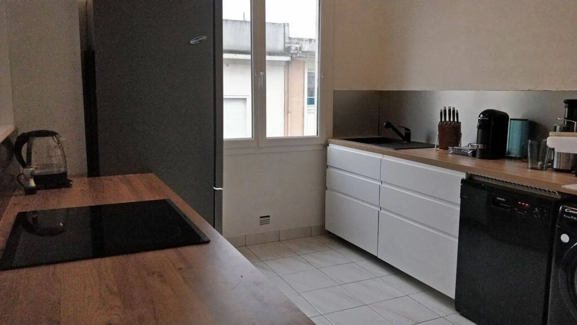 Habitación en apartamento estudiantil en alquiler en , completamente amueblado
