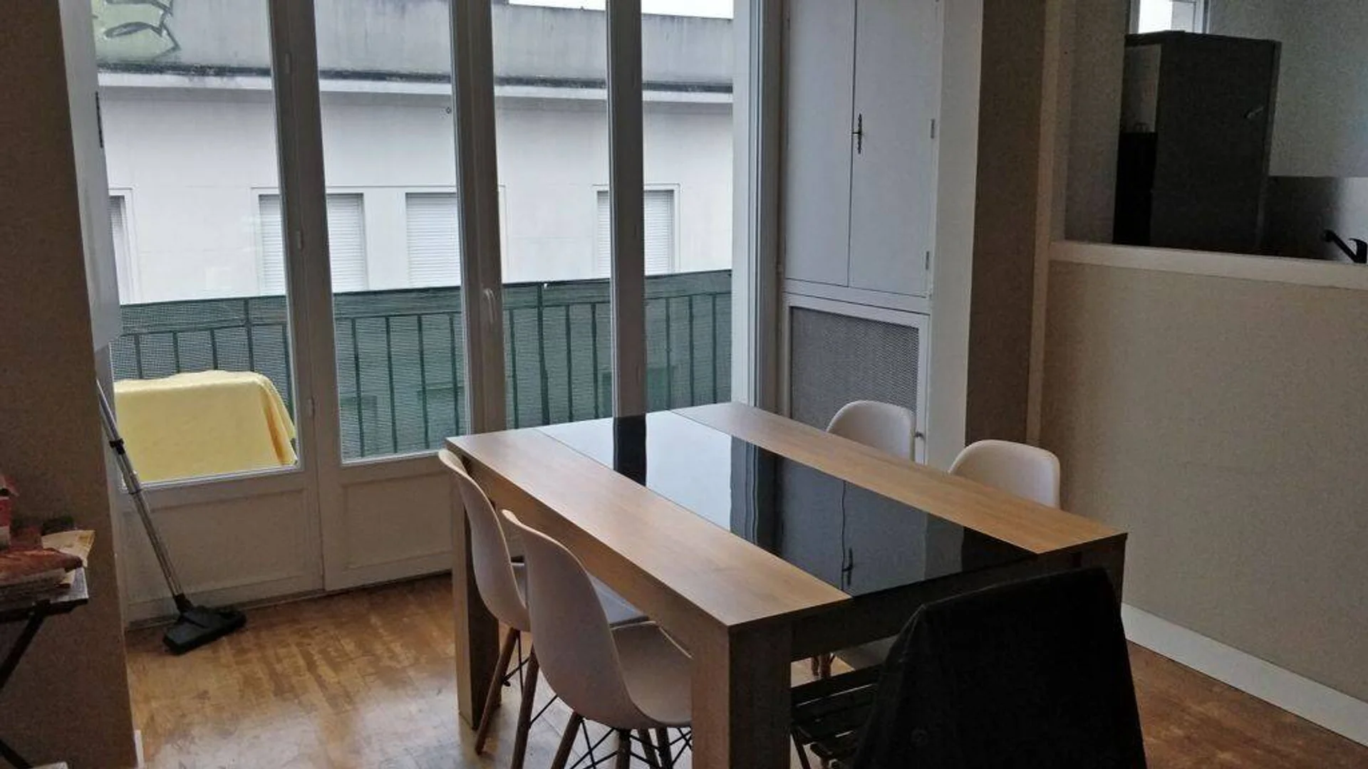 Habitación estudiantil amplia y cómoda en 