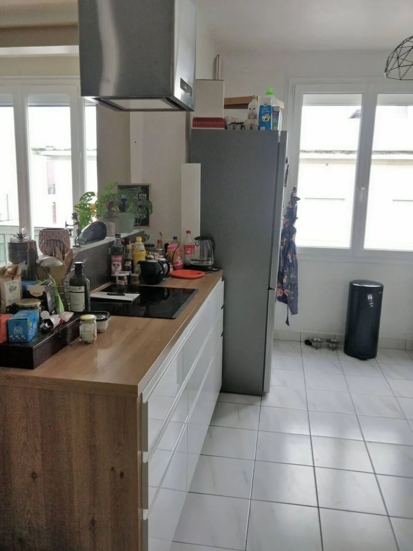 Habitación acogedora para estudiantes disponible en 