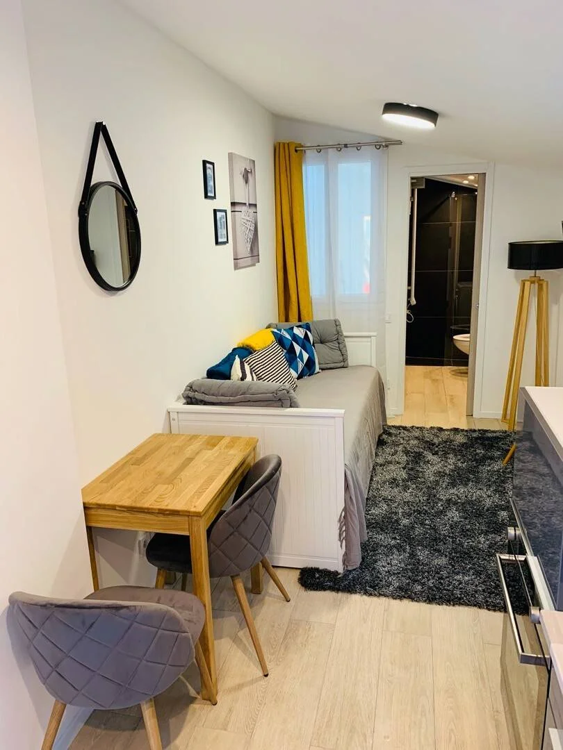 Habitación estudiantil económica cerca del campus en 