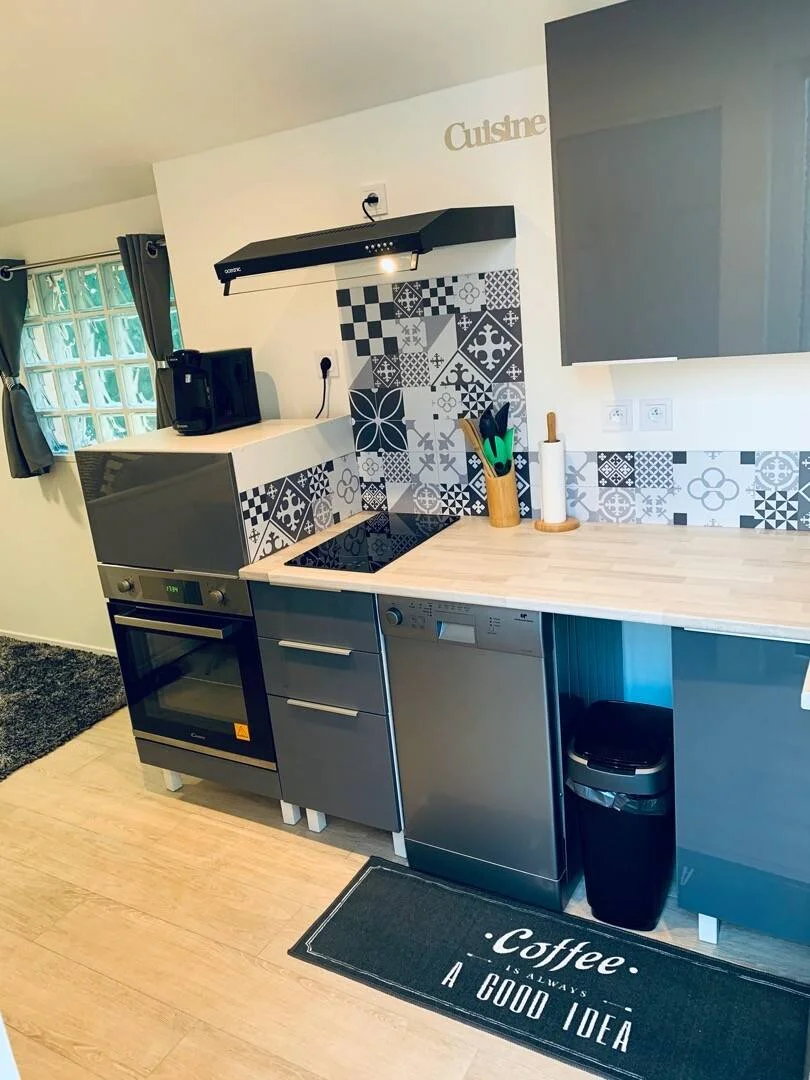 Habitación estudiantil amplia y cómoda en 