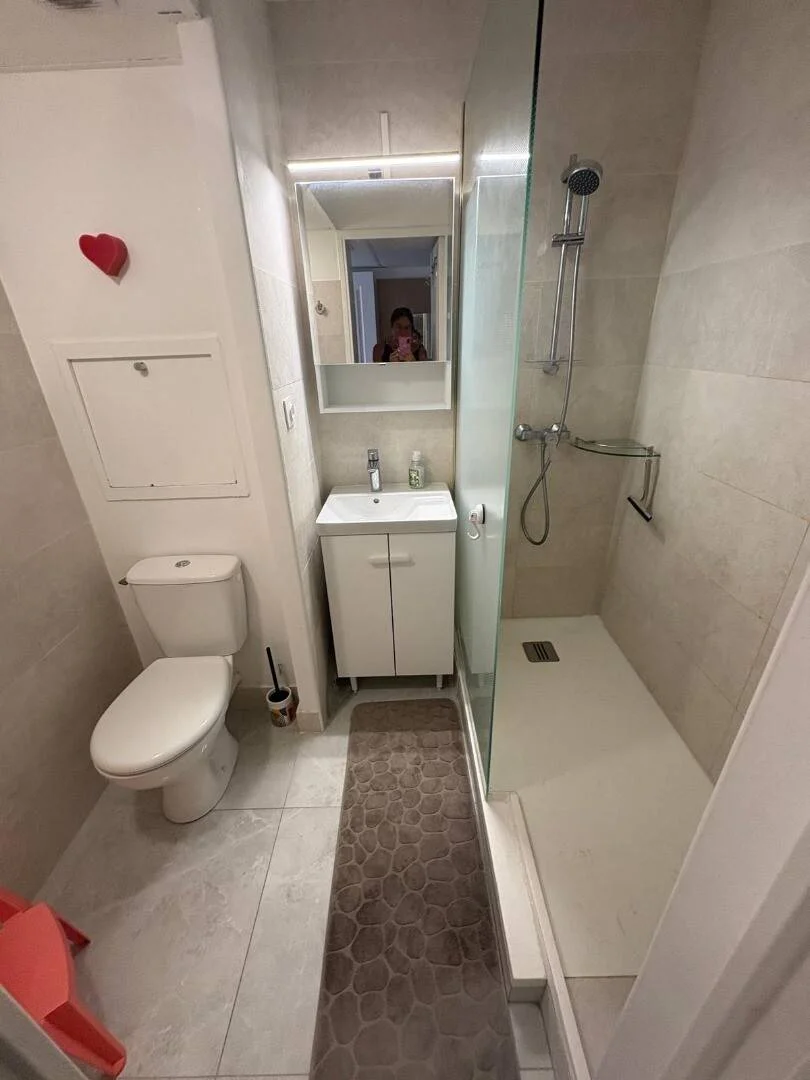 Room for rent in student apartment in , fully furnished