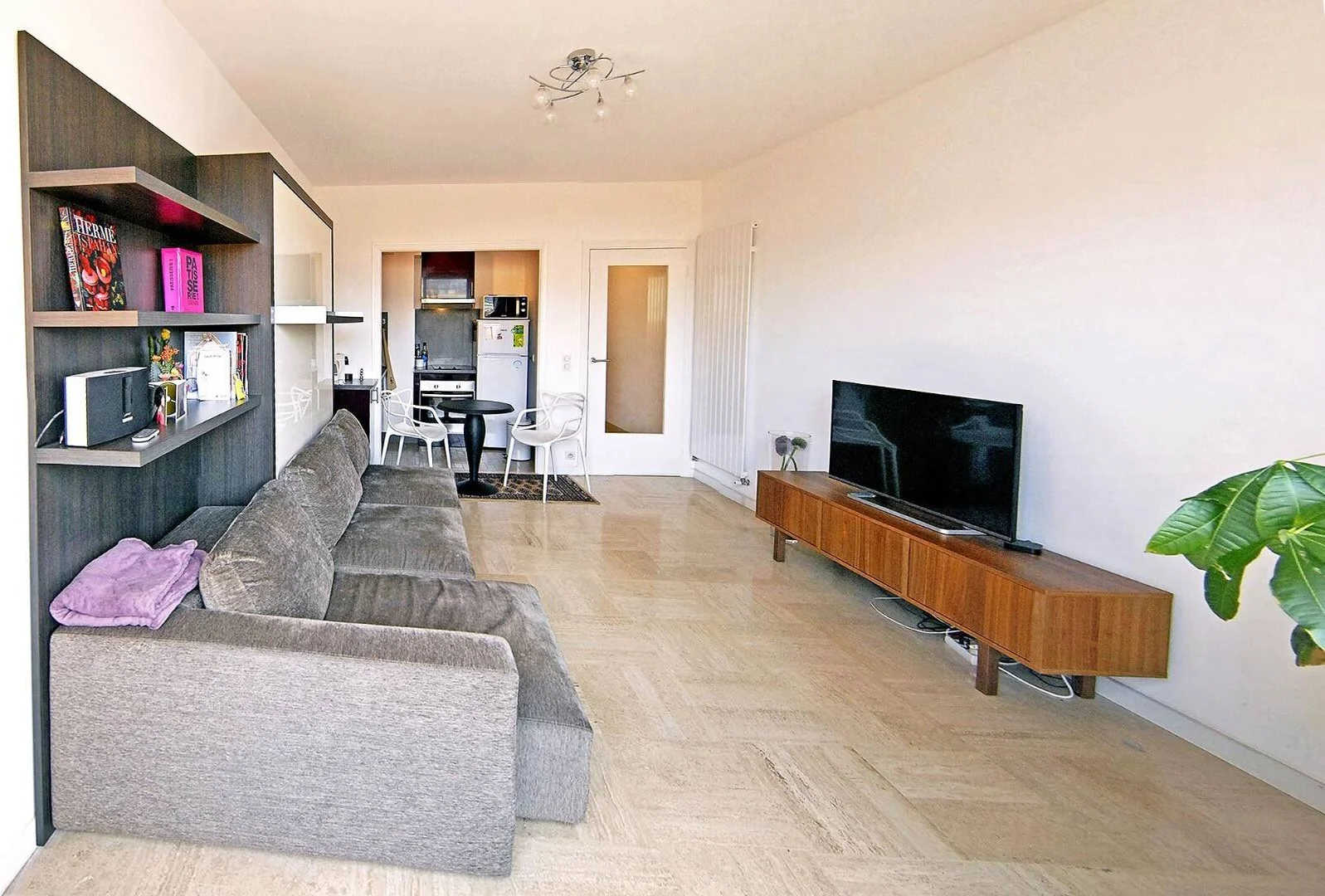 Comfortable and spacious student room in 