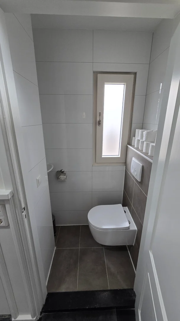 Habitación para estudiantes en  con área de estudio y facilidades compartidas
