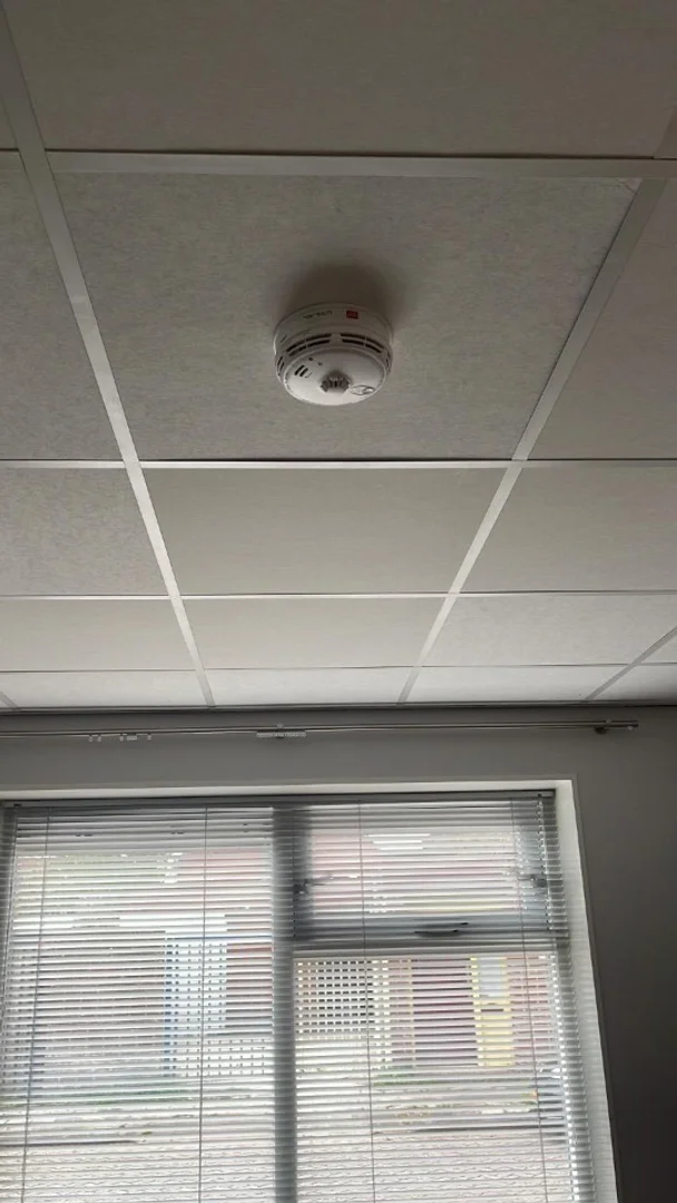 Quarto de estudante em  com área de estudo e instalações partilhadas