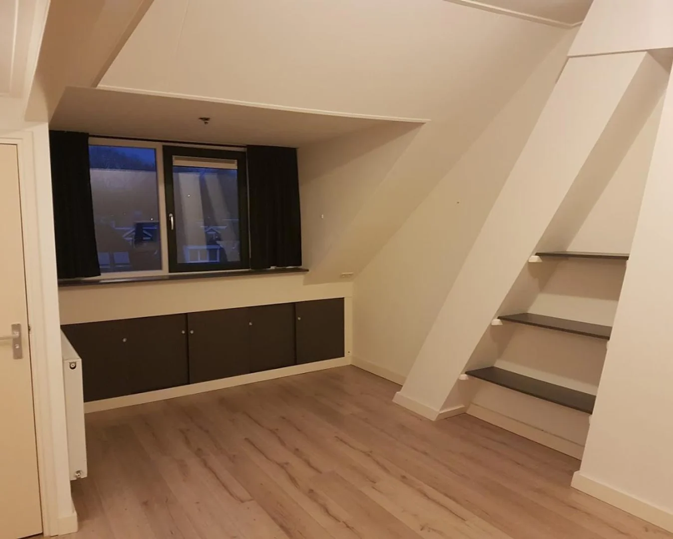 Minimalistisches Studentenstudio in  mit effizientem Grundriss