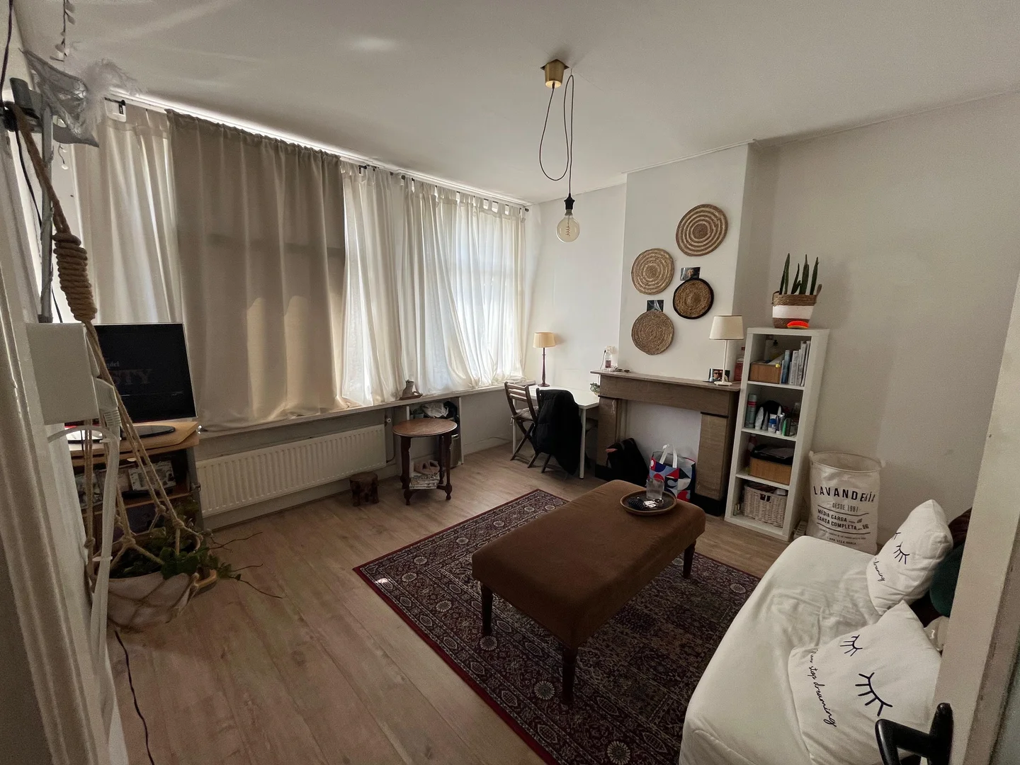 Quarto de estudante económico com localização conveniente em 