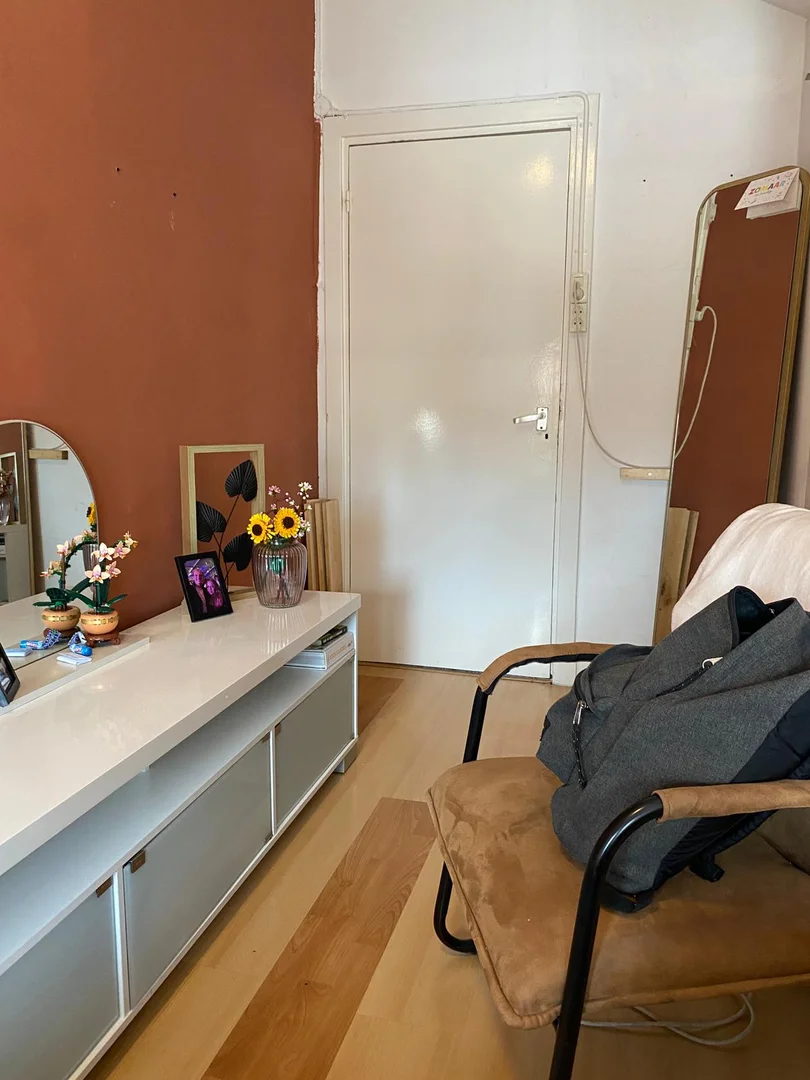  bölgesinde konforlu ve ferah öğrenci odası