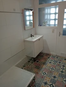 Private room at Rue Francis Garnier, image 2 of 5