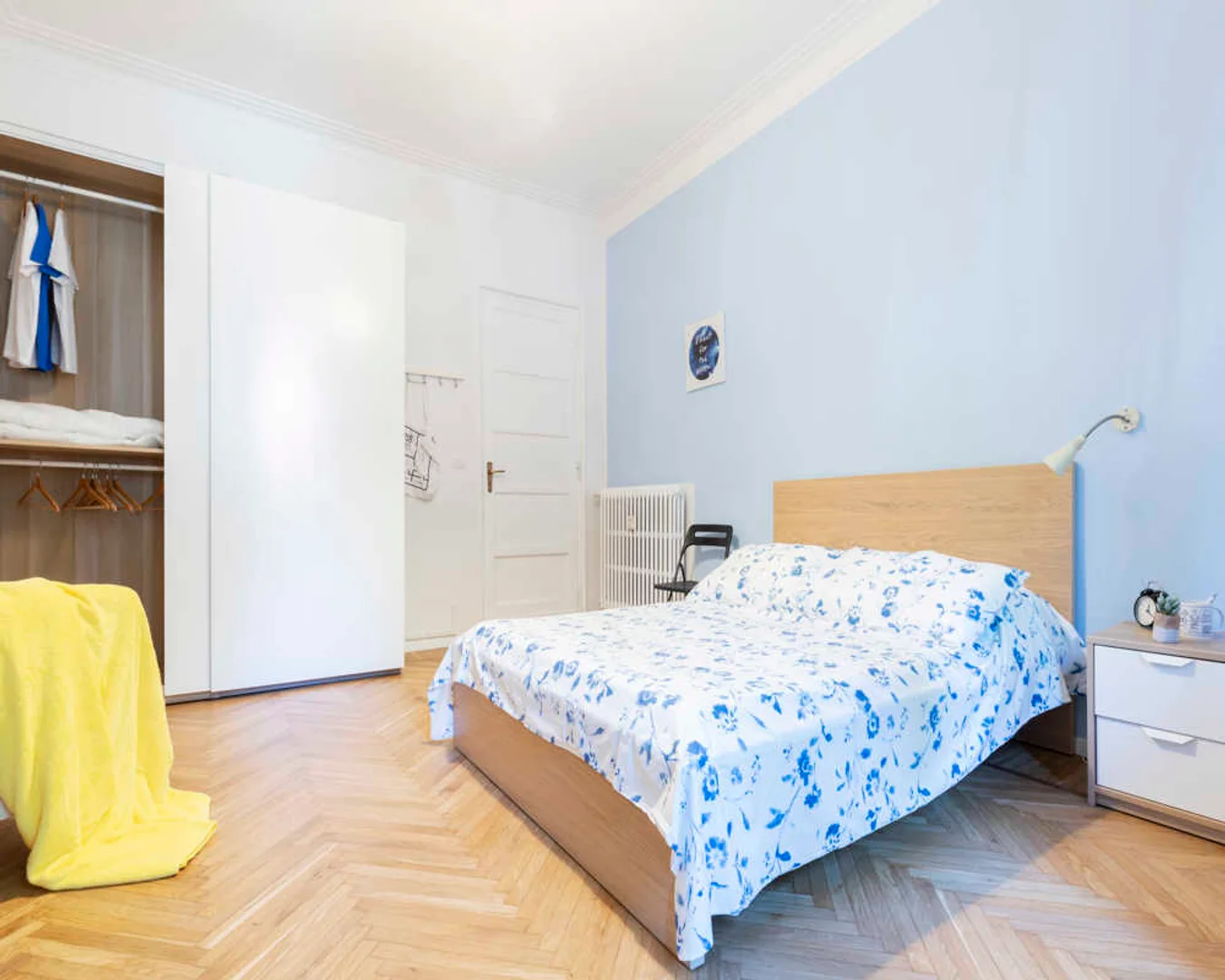 Habitación estudiantil amplia y cómoda en 