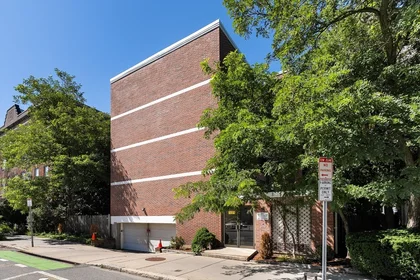 Logement entier en résidence à 1691, Cambridge St., Unit 33, Harvard Square, Cambridge, MA, 02138, image 2 de 25
