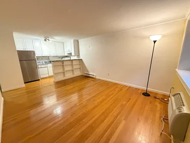 Logement entier en résidence à 1691, Cambridge St., Unit 33, Harvard Square, Cambridge, MA, 02138, image 14 de 25