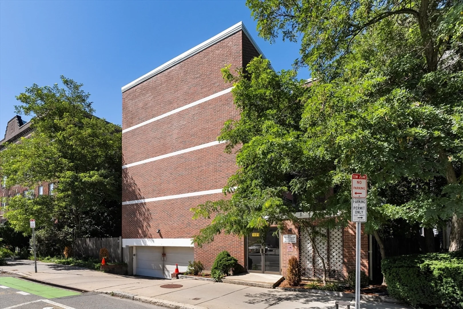1691, Cambridge St., Unit 33, Harvard Square, Cambridge, MA, 02138