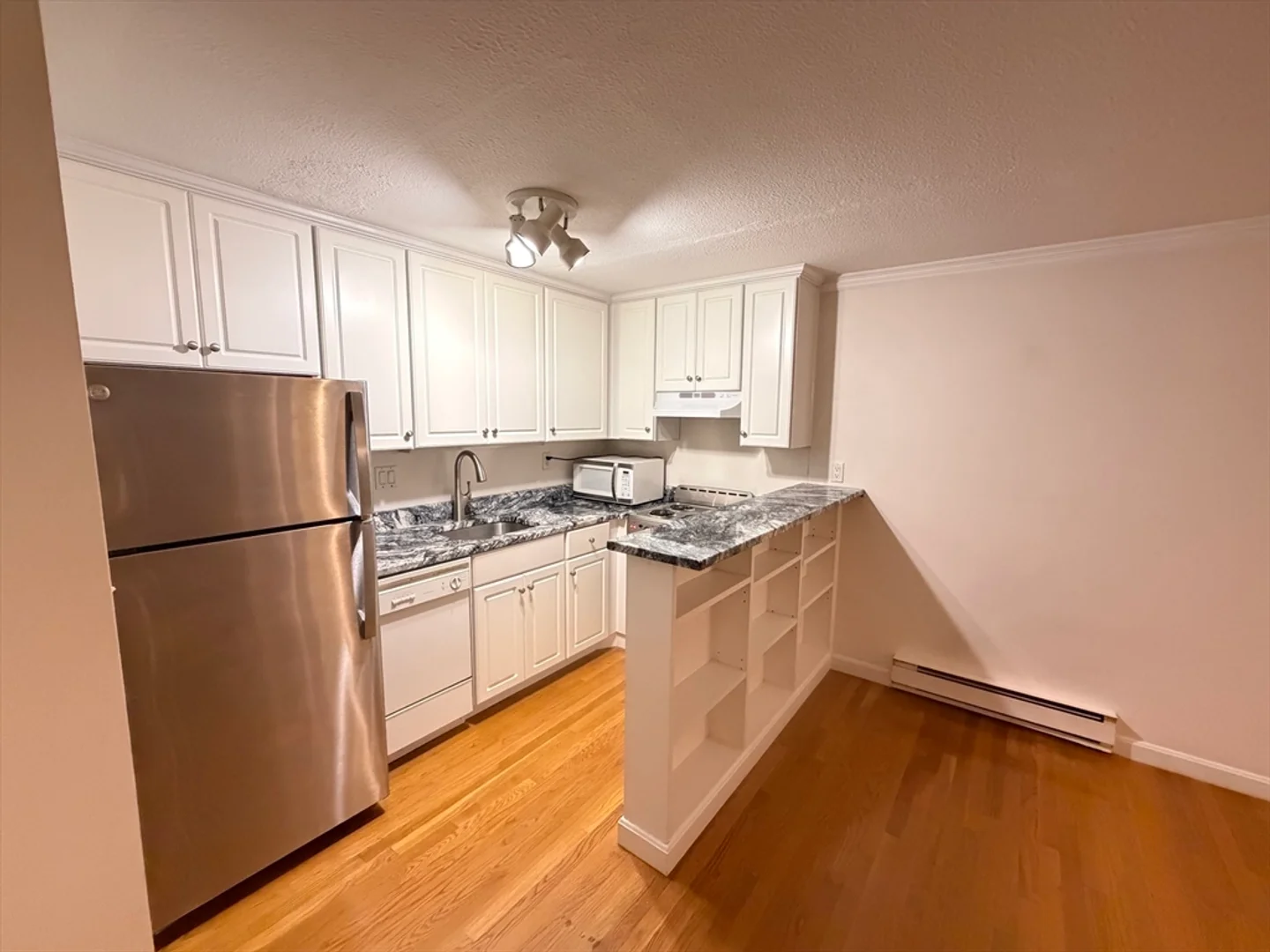 1691, Cambridge St., Unit 33, Harvard Square, Cambridge, MA, 02138