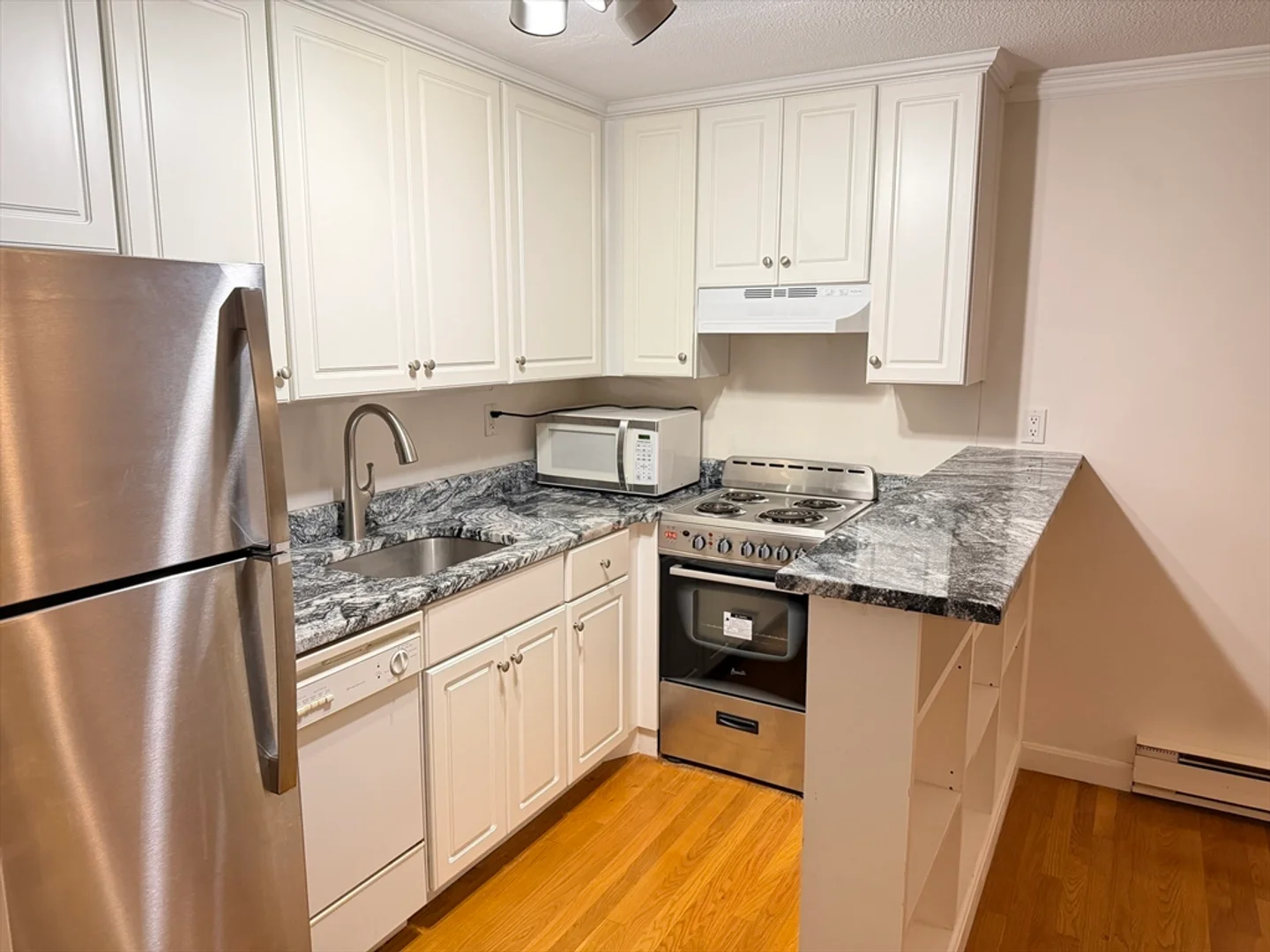 1691, Cambridge St., Unit 33, Harvard Square, Cambridge, MA, 02138