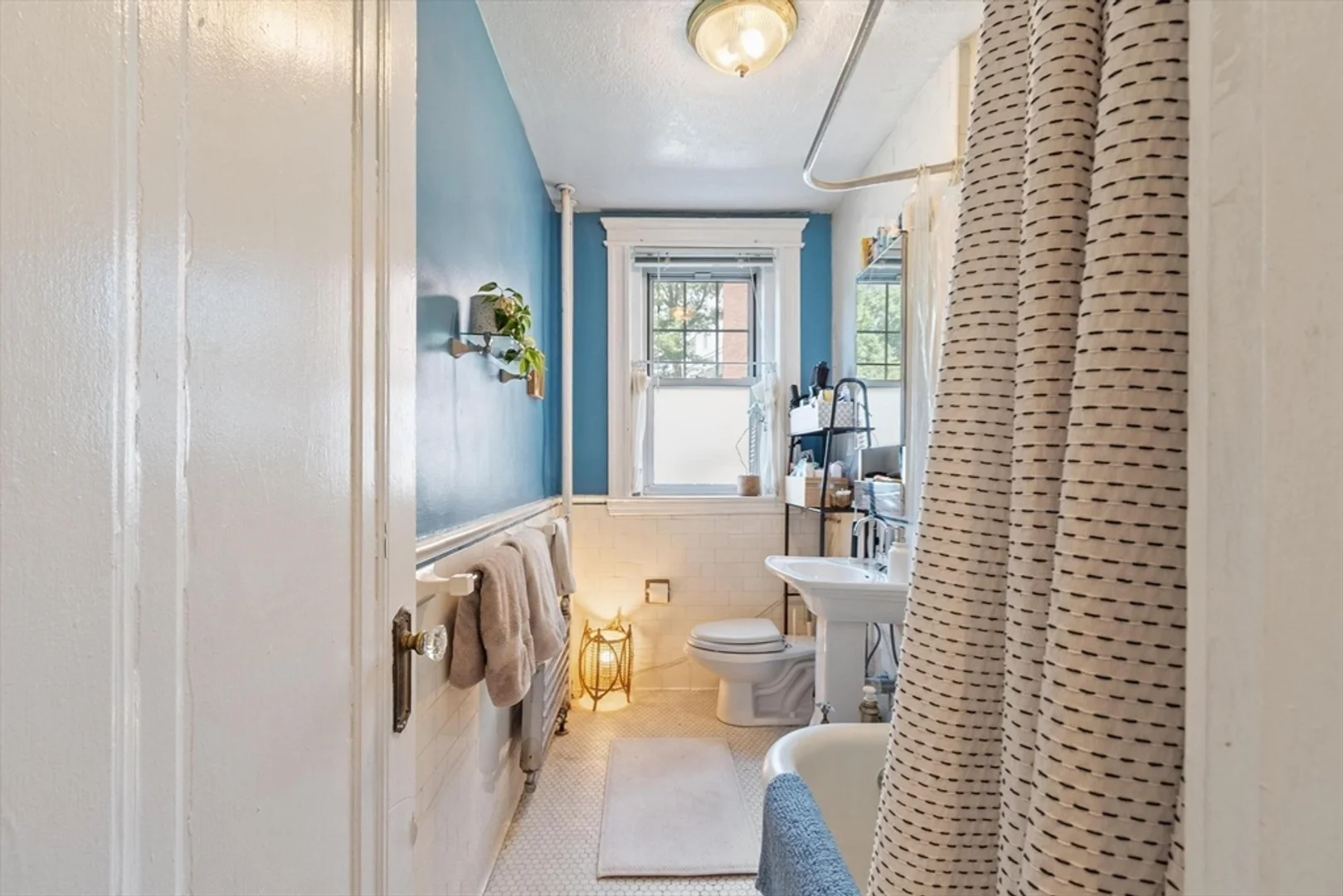 Self-contained studio for students in central 