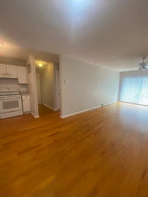 Apartamento inteiro em residência em 44, Maple St., Unit 203, Hyde Park, Boston, MA, 02136, imagem 1 de 29