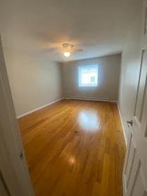 Apartamento inteiro em residência em 44, Maple St., Unit 203, Hyde Park, Boston, MA, 02136, imagem 2 de 29