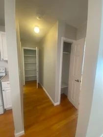 Apartamento inteiro em residência em 44, Maple St., Unit 203, Hyde Park, Boston, MA, 02136, imagem 14 de 29