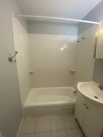 Apartamento inteiro em residência em 44, Maple St., Unit 203, Hyde Park, Boston, MA, 02136, imagem 26 de 29