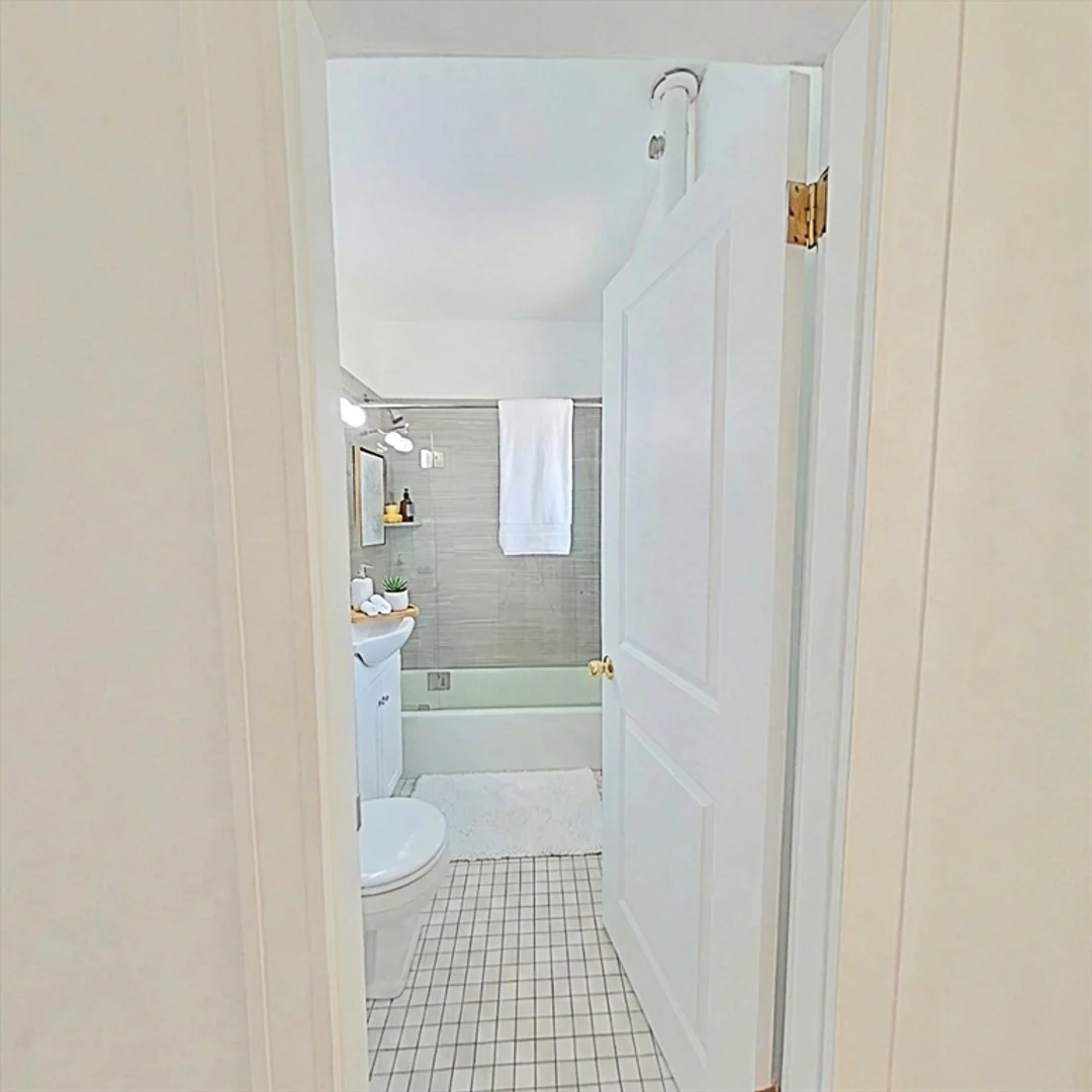 2031, Commonwealth Ave., Unit 16, Brighton, Boston, MA, 02135