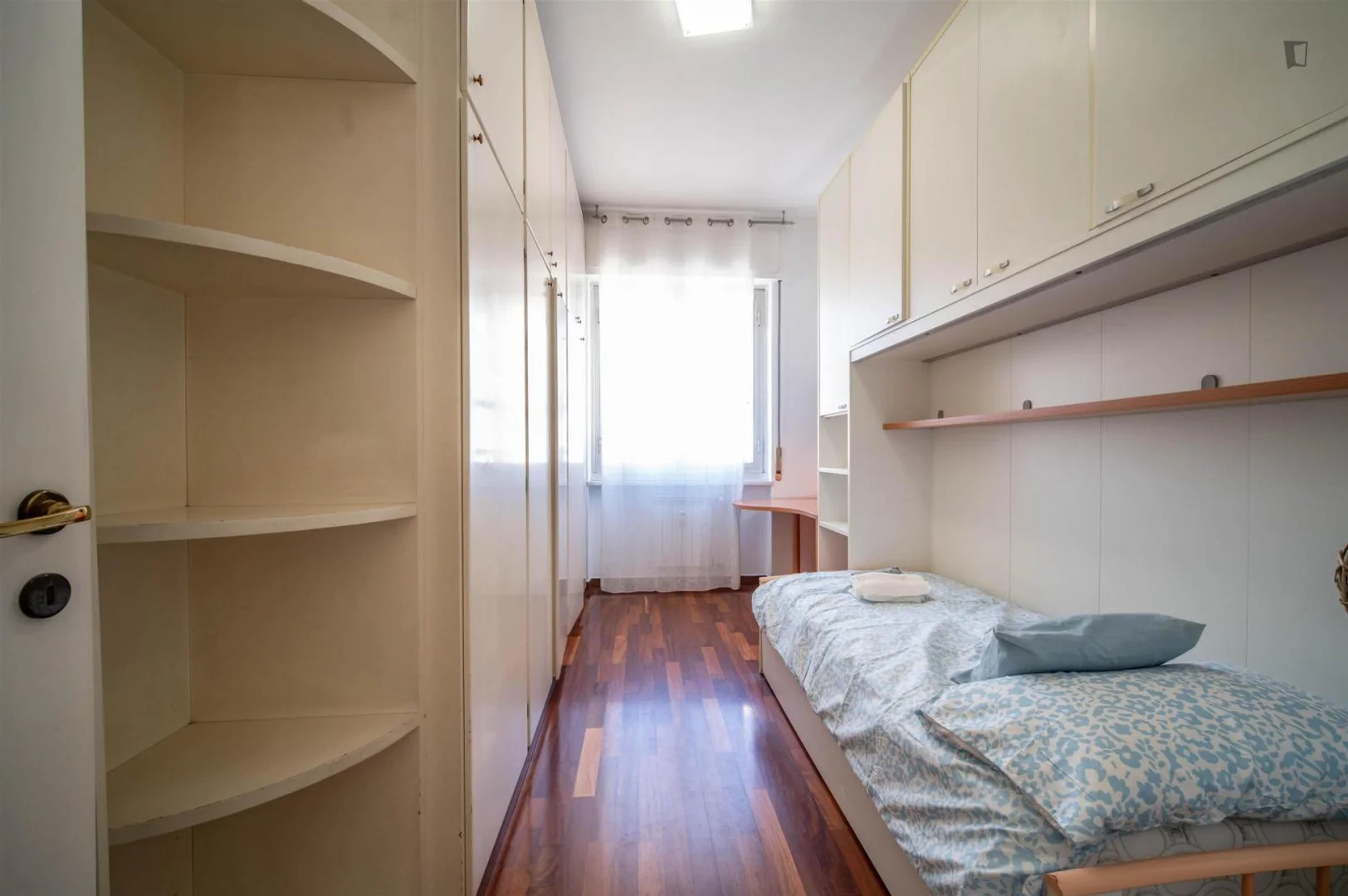 Student-friendly room in  with modern amenities