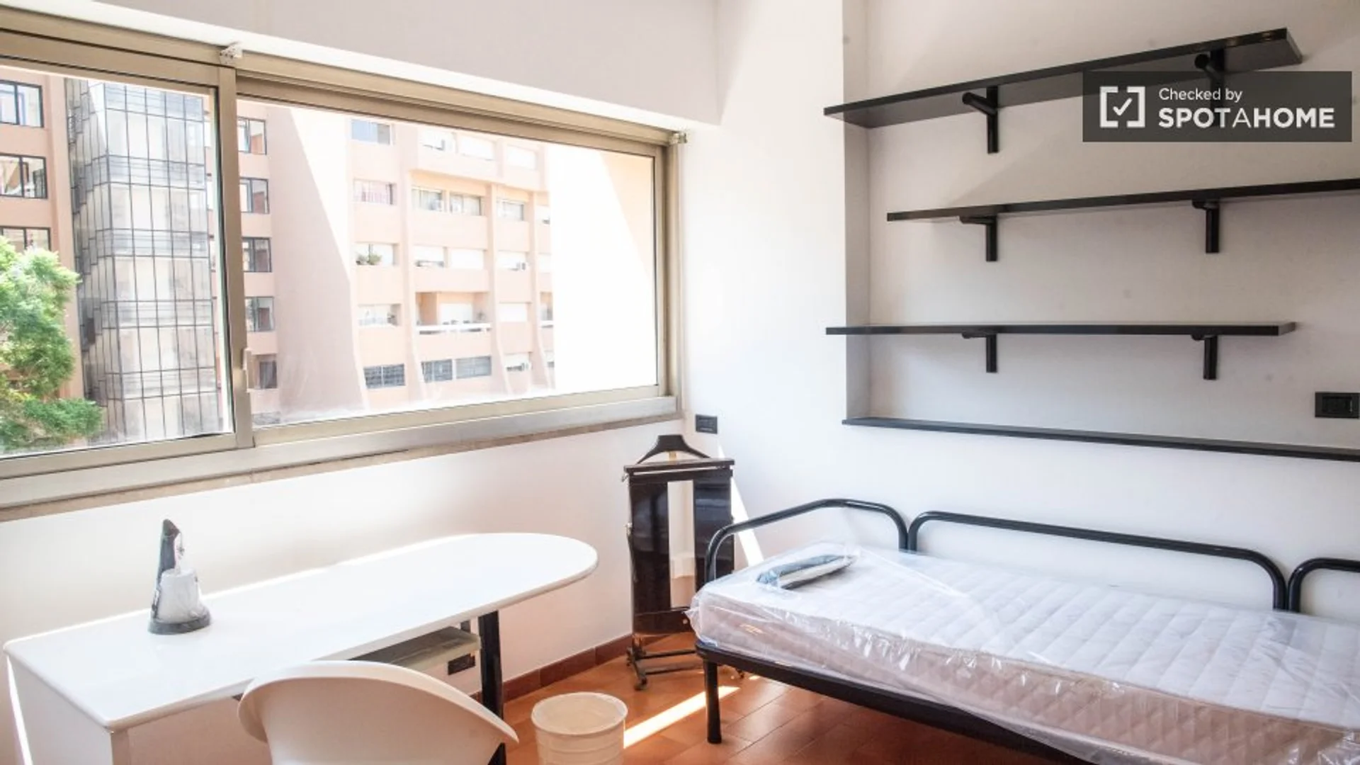 Cozy room for students available in 