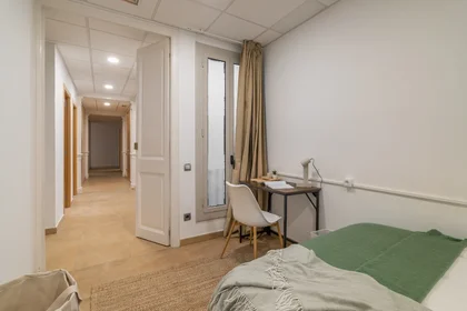 Private room at Carrer de Bailèn 19, image 2 of 15