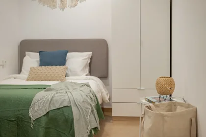 Private room at Carrer de Bailèn 19, image 4 of 15