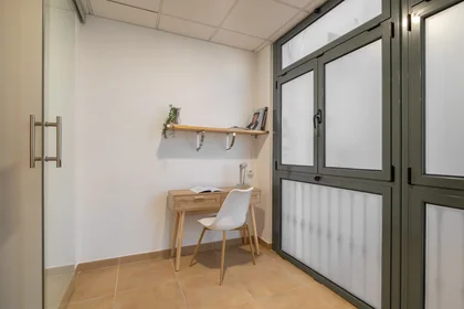 Private room at Carrer de Bailèn 19, image 2 of 15