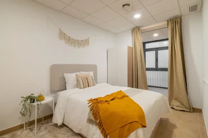 Private room at Carrer de Bailèn 19, image 3 of 15