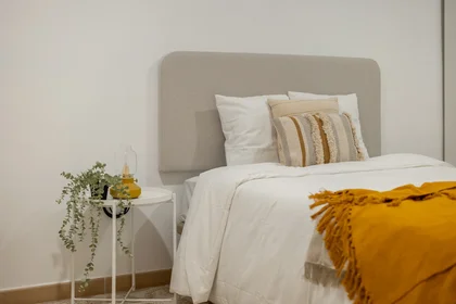 Private room at Carrer de Bailèn 19, image 4 of 15