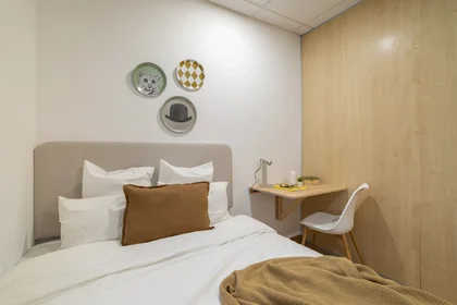 Private room at Carrer de Bailèn 19, image 3 of 15