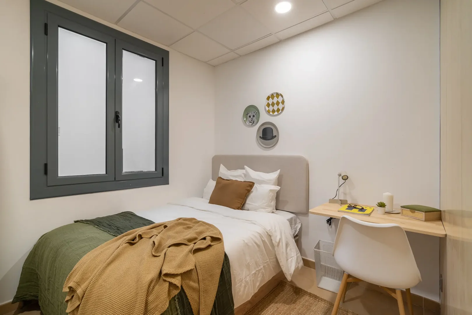 Comfortable and spacious student room in 