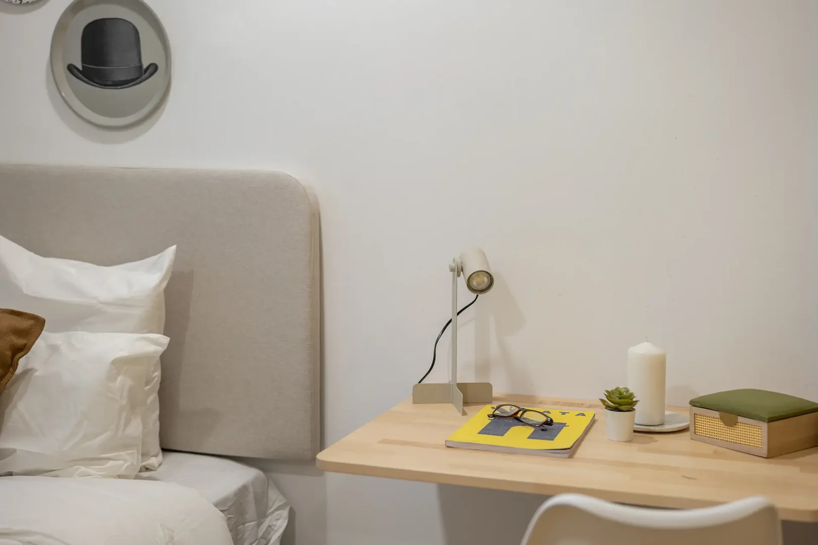 Bright and airy student room with easy university access in 