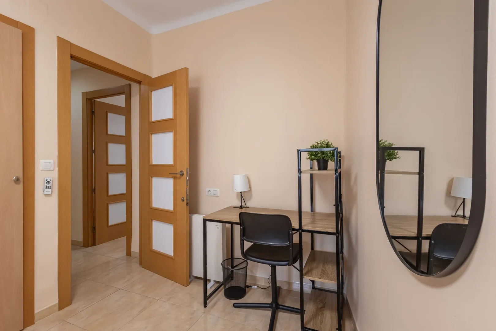 Habitación asequible para estudiantes con buena iluminación en 
