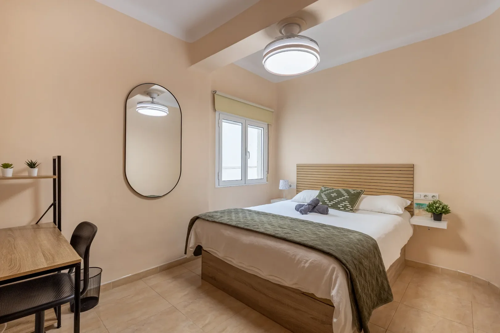 Habitación acogedora para estudiantes disponible en 
