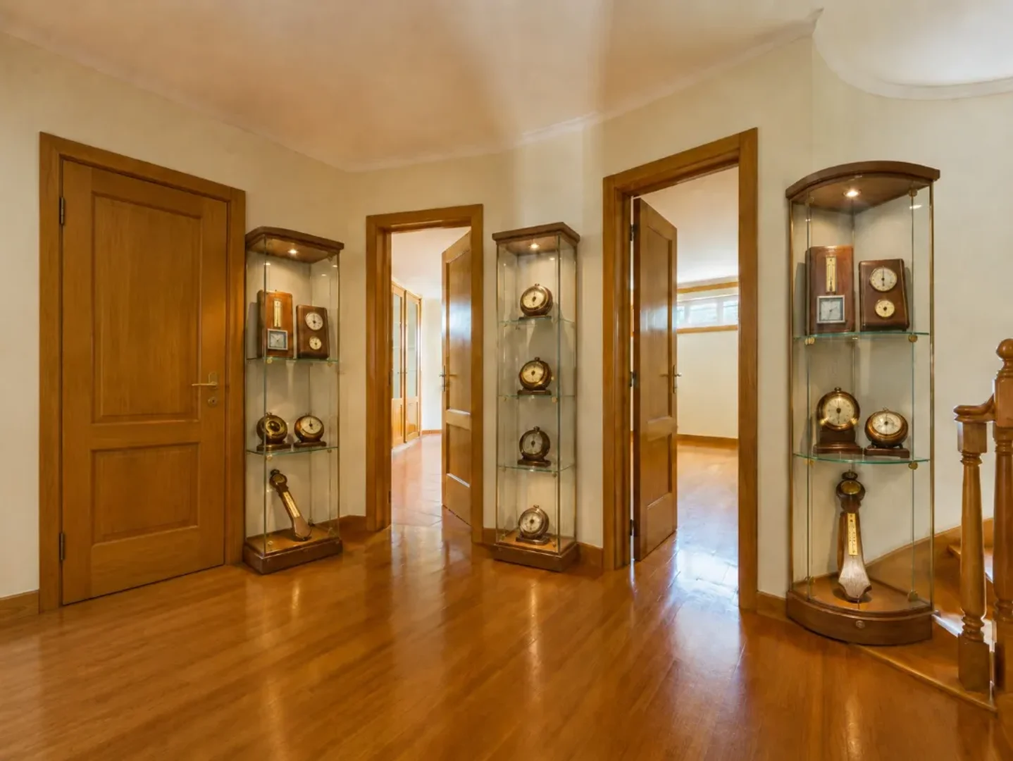 Habitación estudiantil funcional perfecta para estudiar en