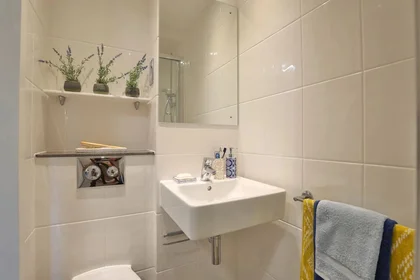 Chambre privée à James Street West, image 16 de 49