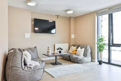 Chambre privée à James Street West, image 3 de 49