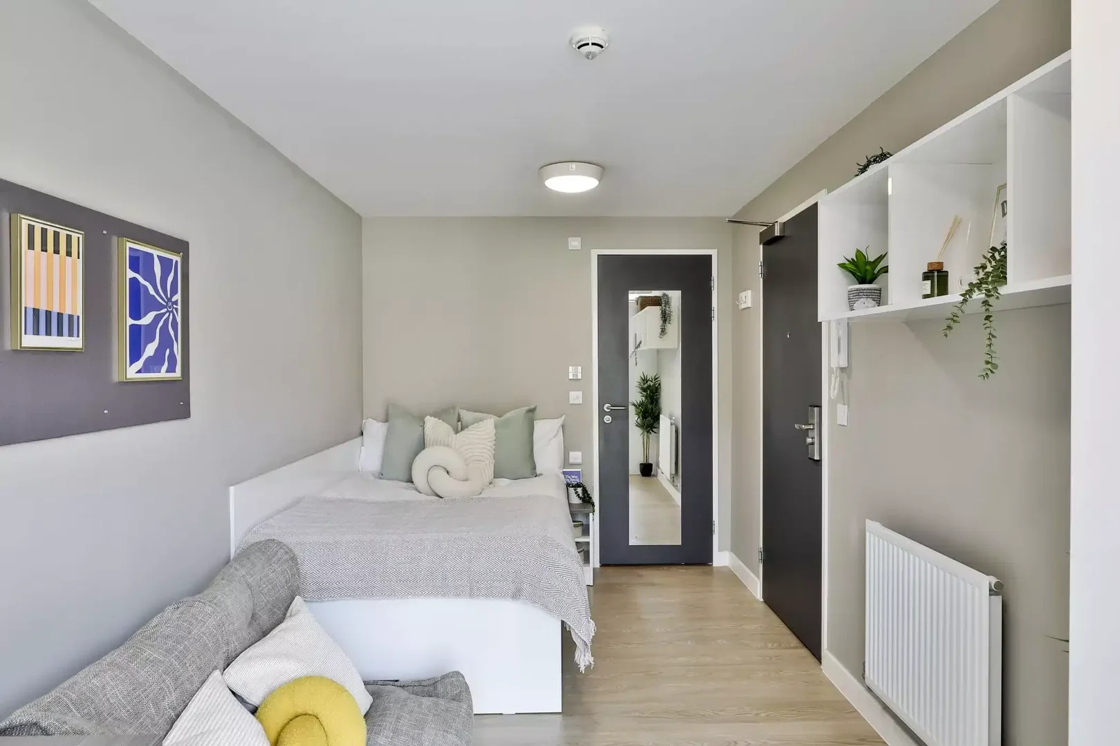 Chambre conviviale pour les étudiants dans  avec des équipements modernes