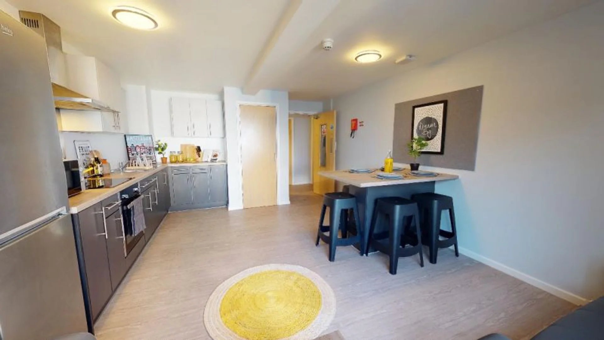 Habitación para estudiantes en  con área de estudio y facilidades compartidas