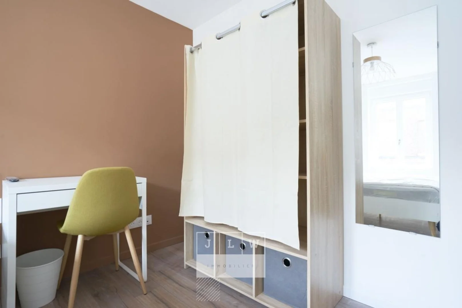 Affordable room for students with ample lighting in 