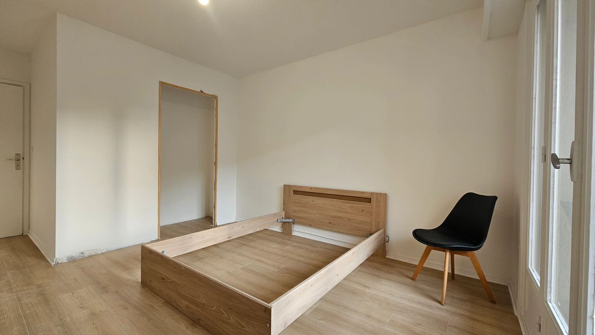 Bezahlbares Zimmer für Studenten mit ausreichender Beleuchtung in 